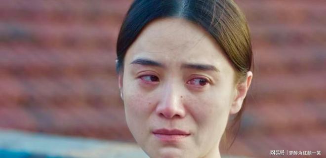 45岁金·卡戴珊扮成13岁女儿,网友:母女俩像双胞胎