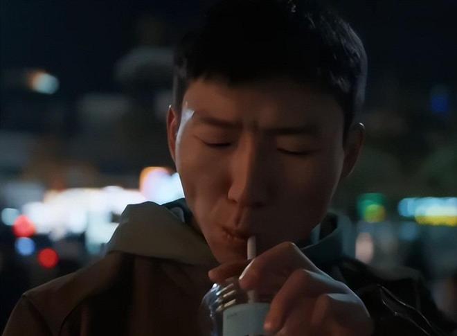 67岁富商与网红偷情九年生四胎,原配蒙在鼓里,小三竟公开炫富