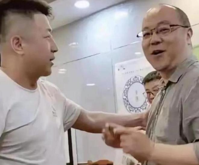 越南姐弟伪造3200份文件，非法转移5.2亿美元到中国，走私9000亿越南盾货物到越南