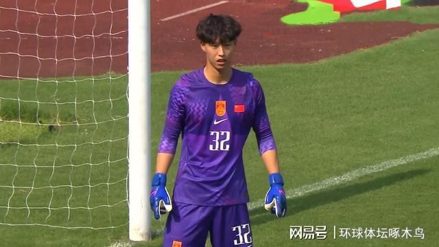 蓉城打平就夺冠!曝韦世豪的狗登上看台TIFO:见识见识你的本事