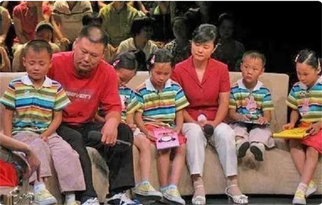 奏国歌环节在练高尔夫?特朗普指责詹姆斯不尊重美国:他应当道歉
