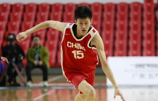 泰山队五外援出征上海,本土两名主力复出,王大雷因伤缺席