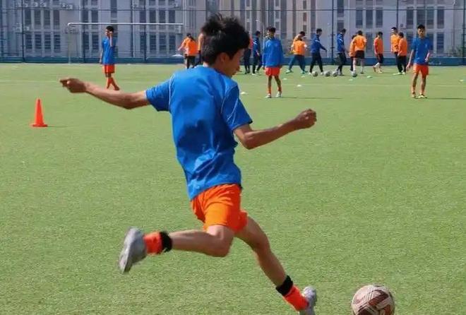 弗里茨怎么就成了小兹维列夫的苦主呢?